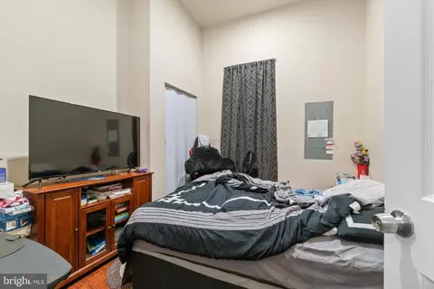 Bedroom - 1918 Mcculloh St, Baltimore, MD 21217 photo 4 of 5