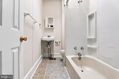 Bath - 730 Linnard St, Baltimore, MD 21229 photo 1 of 1