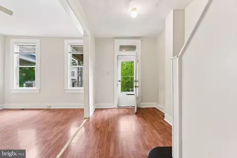Entry Way - 730 Linnard St, Baltimore, MD 21229 photo 2 of 5