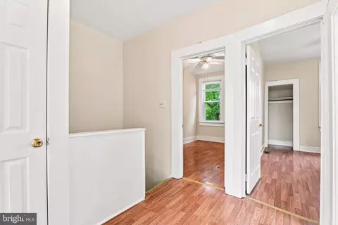 Entry Way - 730 Linnard St, Baltimore, MD 21229 photo 4 of 5