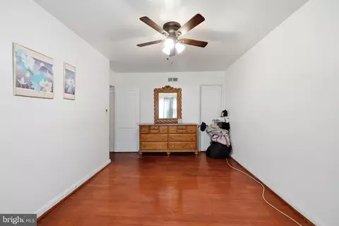 Entry Way - 1545 Gleneagle Rd, Baltimore, MD 21239 photo 6 of 14