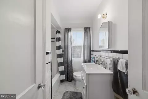 Bath - 1545 Gleneagle Rd, Baltimore, MD 21239 photo 1 of 2