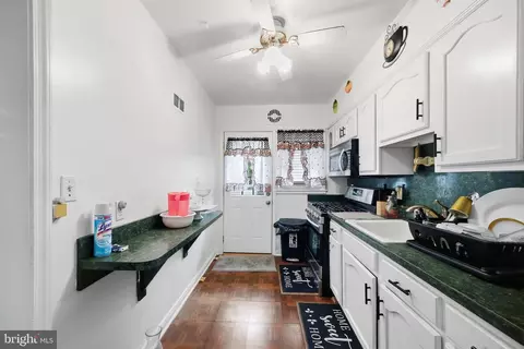 Entry Way - 1545 Gleneagle Rd, Baltimore, MD 21239 photo 11 of 14