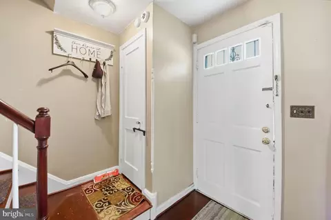 Entry Way - 1545 Gleneagle Rd, Baltimore, MD 21239 photo 1 of 14