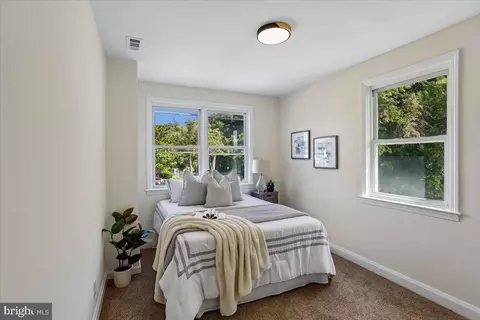 Bedroom - 4266 Rokeby Rd, Baltimore, MD 21229 photo 3 of 6