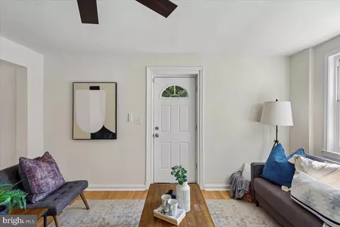 Entry Way - 4266 Rokeby Rd, Baltimore, MD 21229 photo 3 of 6