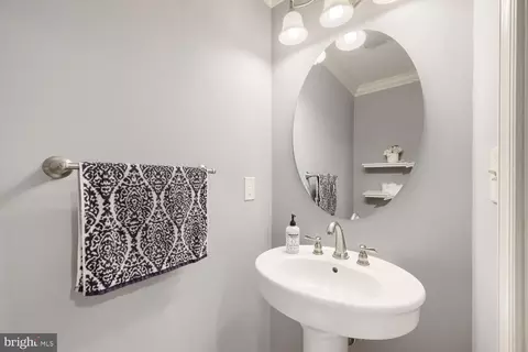 Bath - 841 S Conkling St, Baltimore, MD 21224 photo 1 of 2