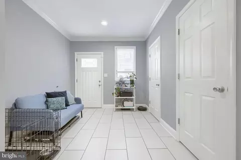 Entry Way - 841 S Conkling St, Baltimore, MD 21224 photo 4 of 6