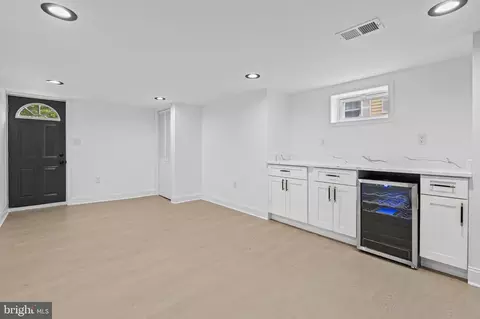 Entry Way - 5927 Eurith Ave, Baltimore, MD 21206 photo 6 of 7