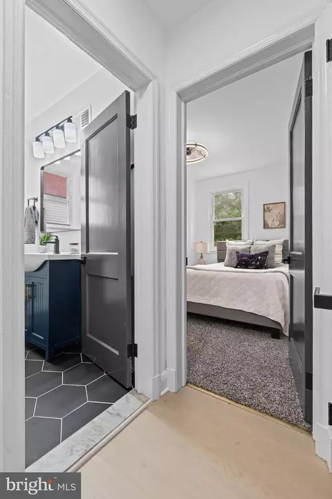 Entry Way - 5927 Eurith Ave, Baltimore, MD 21206 photo 3 of 7
