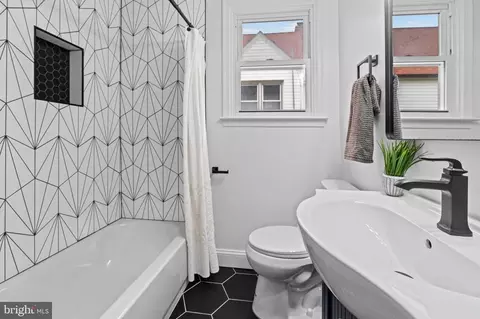 Bath - 5927 Eurith Ave, Baltimore, MD 21206 photo 1 of 6