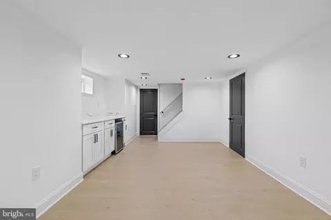 Entry Way - 5927 Eurith Ave, Baltimore, MD 21206 photo 5 of 7