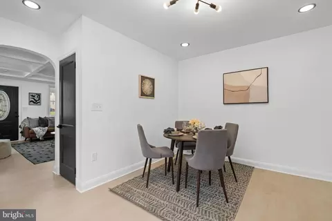 Entry Way - 5927 Eurith Ave, Baltimore, MD 21206 photo 2 of 7