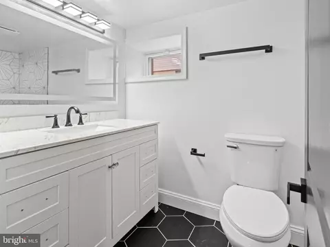 Bath - 5927 Eurith Ave, Baltimore, MD 21206 photo 4 of 6