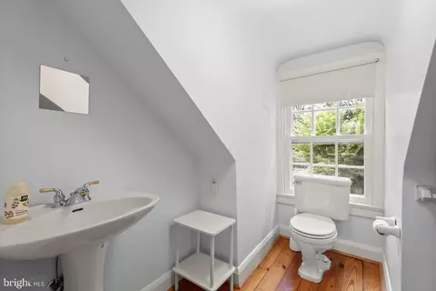 Bath - 210 Northfield Pl, Baltimore, MD 21210 photo 6 of 7
