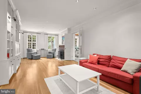 Living - 210 Northfield Pl, Baltimore, MD 21210 photo 4 of 4