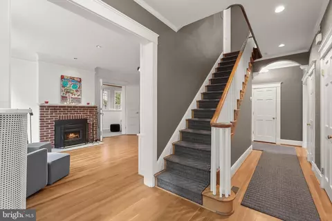 Entry Way - 210 Northfield Pl, Baltimore, MD 21210 photo 2 of 12