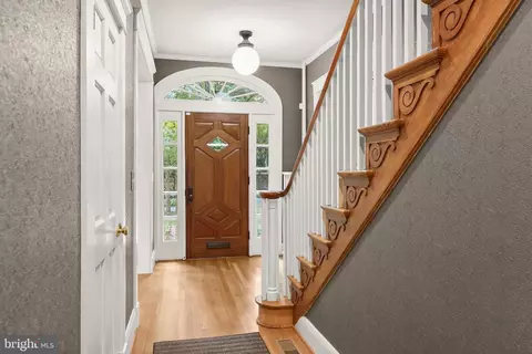 Entry Way - 210 Northfield Pl, Baltimore, MD 21210 photo 3 of 12