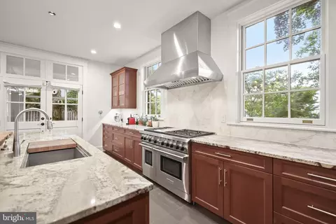 Kitchen - 210 Northfield Pl, Baltimore, MD 21210 photo 10 of 11