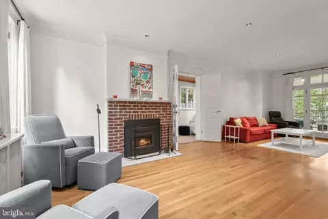 Living - 210 Northfield Pl, Baltimore, MD 21210 photo 1 of 4