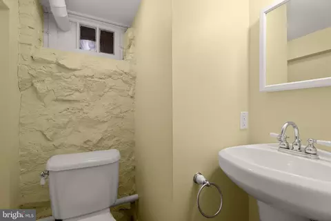 Bath - 210 Northfield Pl, Baltimore, MD 21210 photo 7 of 7