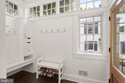 Entry Way - 210 Northfield Pl, Baltimore, MD 21210 photo 8 of 12