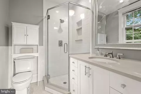Bath - 210 Northfield Pl, Baltimore, MD 21210 photo 1 of 7