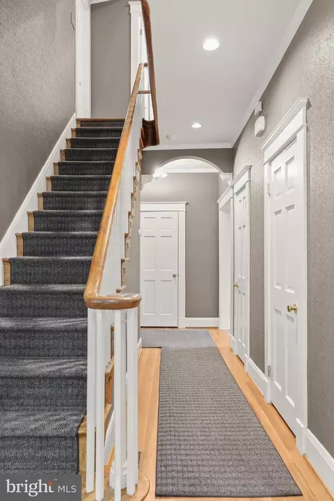 Entry Way - 210 Northfield Pl, Baltimore, MD 21210 photo 4 of 12