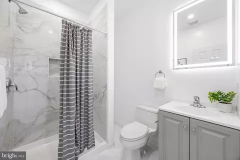 Bath - 1406 E Lanvale St, Baltimore, MD 21213 photo 2 of 3
