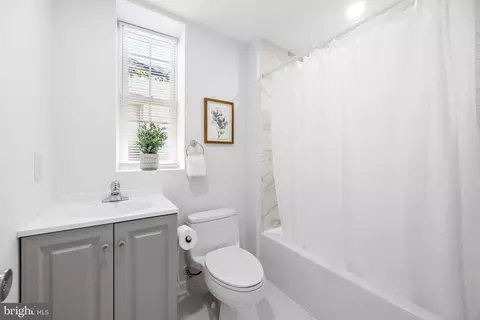 Bath - 1406 E Lanvale St, Baltimore, MD 21213 photo 1 of 3