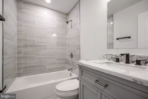 Bath - 2824 Ashland Ave, Baltimore, MD 21205 photo 1 of 4