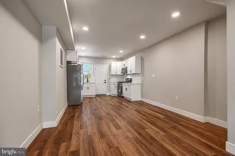 Entry Way - 2824 Ashland Ave, Baltimore, MD 21205 photo 3 of 5