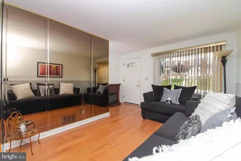 Living - 3847 Lyndale Ave, Baltimore, MD 21213 photo 1 of 1