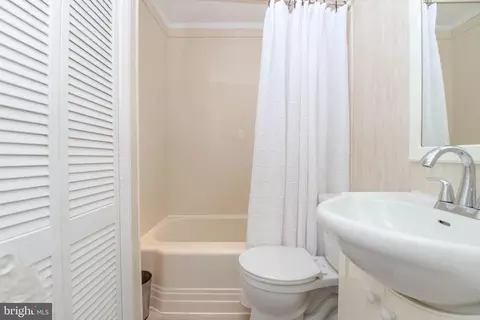 Bath - 3847 Lyndale Ave, Baltimore, MD 21213 photo 2 of 3