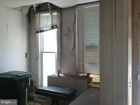Entry Way - 1932 Walbrook Ave, Baltimore, MD 21217 photo 2 of 3