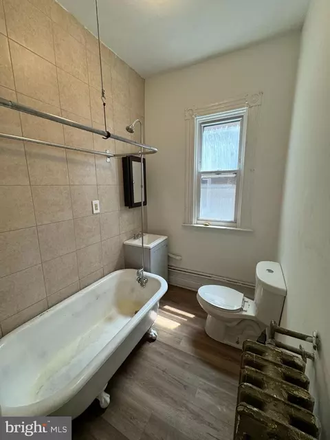 Bath - 1504 Mcculloh St, Baltimore, MD 21217 photo 1 of 3