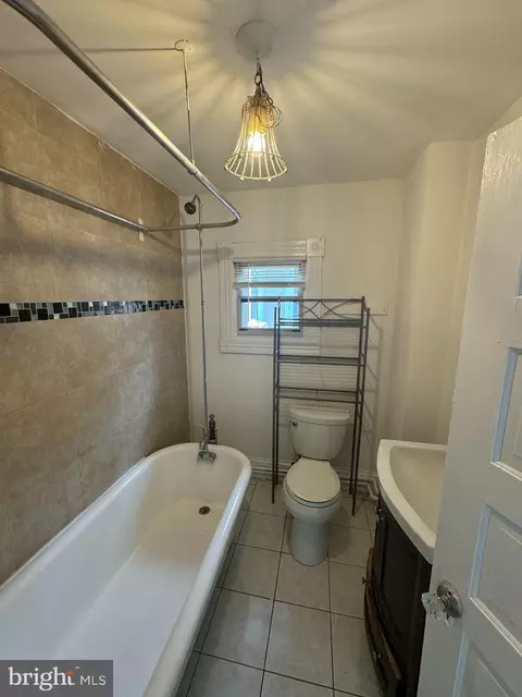 Bath - 1504 Mcculloh St, Baltimore, MD 21217 photo 3 of 3