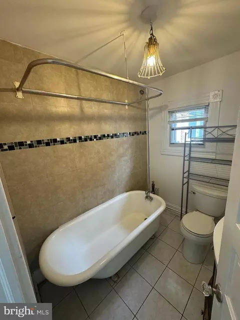 Bath - 1504 Mcculloh St, Baltimore, MD 21217 photo 2 of 3