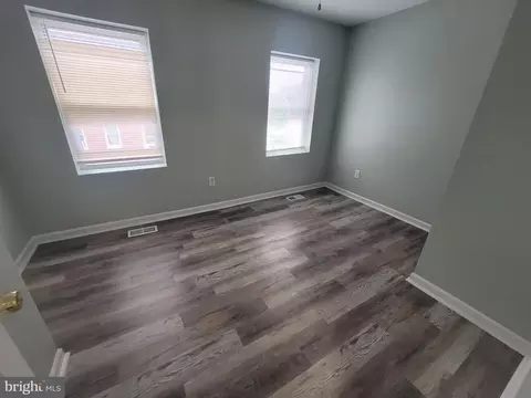 Entry Way - 905 Bennett Pl, Baltimore, MD 21223 photo 5 of 6