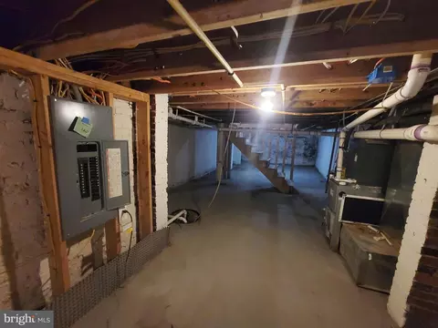 Entry Way - 905 Bennett Pl, Baltimore, MD 21223 photo 6 of 6