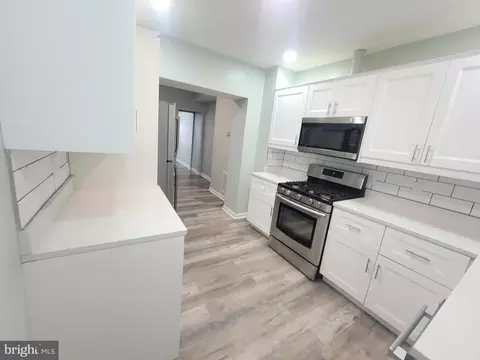 Entry Way - 905 Bennett Pl, Baltimore, MD 21223 photo 2 of 6