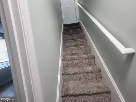 Entry Way - 905 Bennett Pl, Baltimore, MD 21223 photo 4 of 6