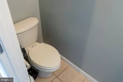 Entry Way - 3731 Greenmount Ave, Baltimore, MD 21218 photo 5 of 7