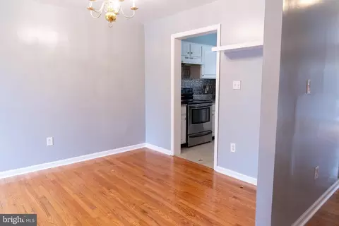 Entry Way - 3731 Greenmount Ave, Baltimore, MD 21218 photo 3 of 7