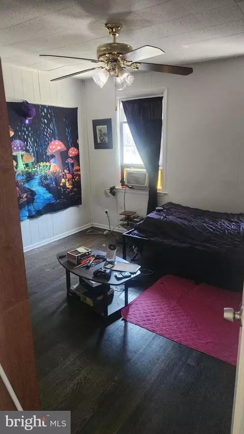 Bedroom - 4432 Manorview Rd, Baltimore, MD 21229 photo 4 of 4