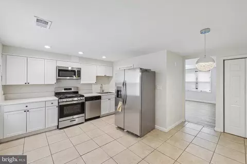 Entry Way - 3023 Janice Ave, Baltimore, MD 21230 photo 1 of 4