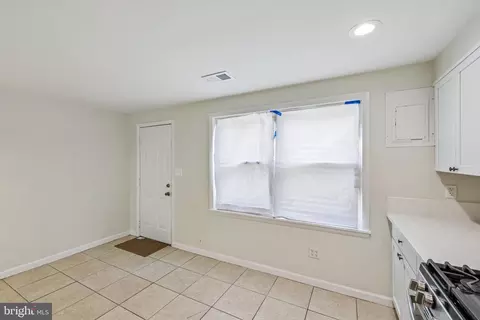 Entry Way - 3023 Janice Ave, Baltimore, MD 21230 photo 3 of 4