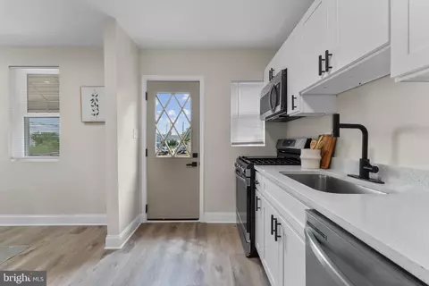 Entry Way - 5600 White Ave, Baltimore, MD 21206 photo 6 of 8
