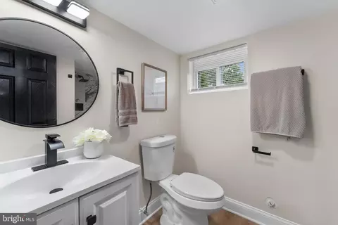 Bath - 5600 White Ave, Baltimore, MD 21206 photo 3 of 4
