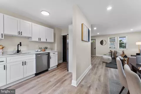 Entry Way - 5600 White Ave, Baltimore, MD 21206 photo 5 of 8